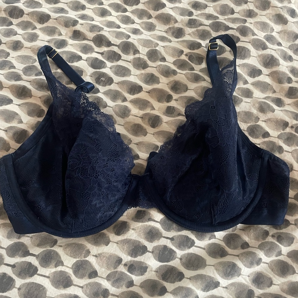 Soma lightest life lace plunge 34D, worn once, navy